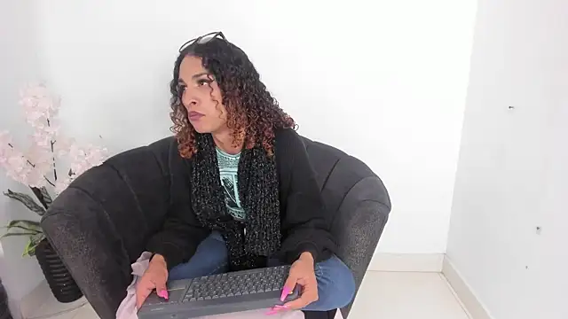 Snapshot of StefanyMiler chatting on March 2025 05:40:02 AM StefanyMiler online show from March 2025 05:40:02 AM
