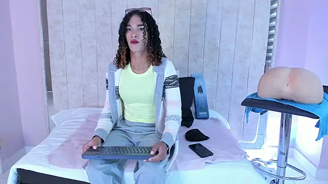 Snapshot of StefanyMiler chatting on September 2025 07:50:02 PM StefanyMiler online show from September 2025 07:50:02 PM