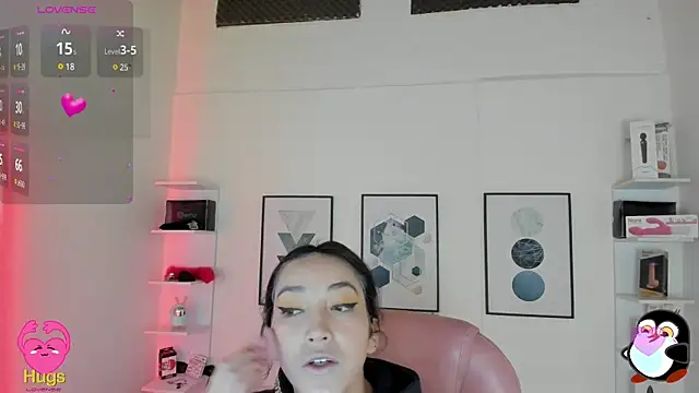 cristal  hot 1 online show from February 2025 04:04:02 AM