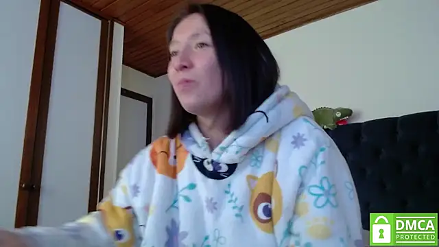 Snapshot of Sophi_Cute chatting on December 2024 02:32:01 PM Sophi Cute online show from December 2024 02:32:01 PM