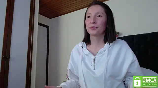 Snapshot of Sophi_Cute chatting on December 2024 07:32:02 PM Sophi Cute online show from December 2024 07:32:02 PM