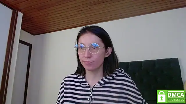 Snapshot of Sophi_Cute chatting on December 2024 06:49:01 PM Sophi Cute online show from December 2024 06:49:01 PM