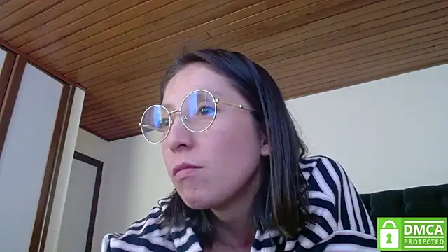 Snapshot of Sophi_Cute chatting on January 2025 07:34:01 PM Sophi Cute online show from January 2025 07:34:01 PM