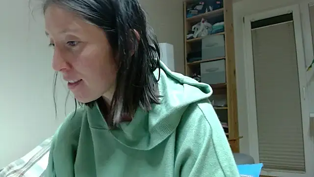 Snapshot of Sophi_Cute chatting on February 2025 04:24:02 PM Sophi Cute online show from February 2025 04:24:02 PM