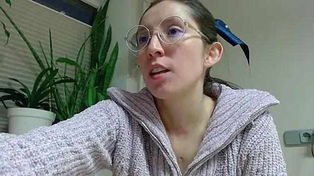 Snapshot of Sophi_Cute chatting on February 2025 04:04:01 PM Sophi Cute online show from February 2025 04:04:01 PM