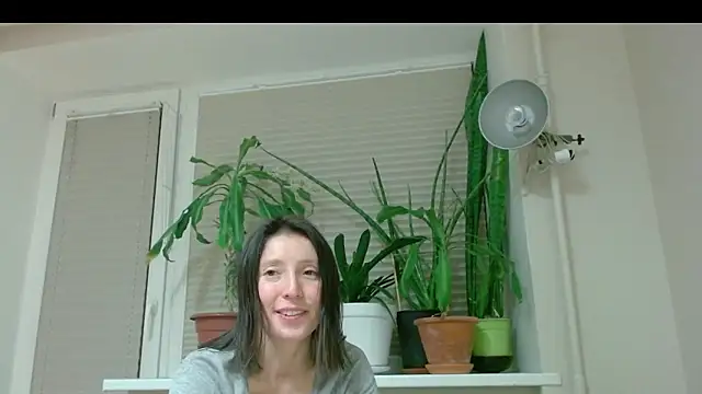 Snapshot of Sophi_Cute chatting on February 2025 06:55:02 PM Sophi Cute online show from February 2025 06:55:02 PM