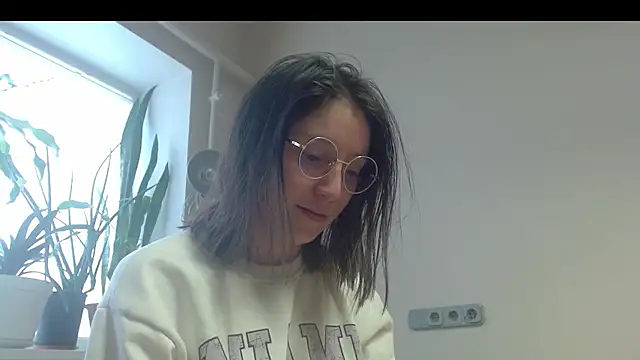 Snapshot of Sophi_Cute chatting on February 2025 01:41:01 PM Sophi Cute online show from February 2025 01:41:01 PM