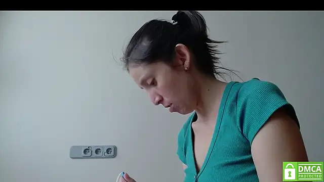 Snapshot of Sophi_Cute chatting on September 2025 12:37:01 PM Sophi Cute online show from September 2025 12:37:01 PM