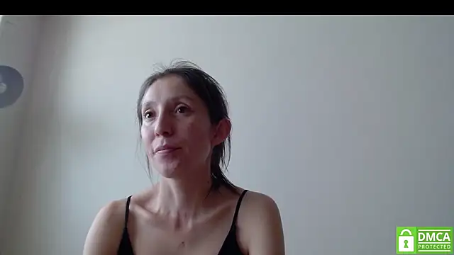 Snapshot of Sophi_Cute chatting on October 2025 01:01:02 PM Sophi Cute online show from October 2025 01:01:02 PM