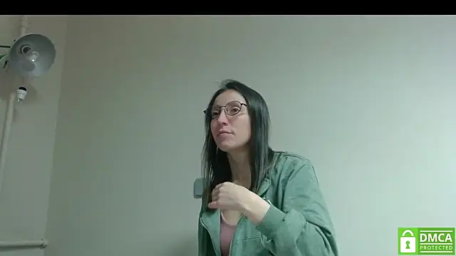 Snapshot of Sophi_Cute chatting on October 2025 04:11:01 PM Sophi Cute online show from October 2025 04:11:01 PM