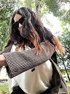 Sam Sara online show from November 2025 06:21:01 PM