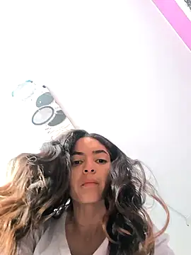 Sam Sara online show from November 2025 01:32:02 PM