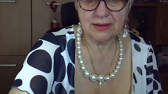 Snapshot of SweetCherry27 chatting on December 2025 05:40:02 PM SweetCherry27 online show from December 2025 05:40:02 PM