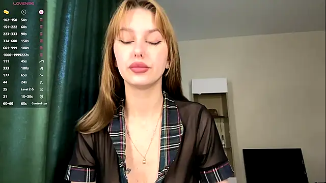 Snapshot of SofyBruno chatting on May 2026 04:19:02 AM SofyBruno online show from May 2026 04:19:02 AM