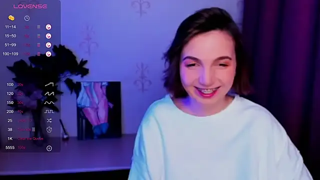 KindHazelHere  online show from October 2025 11:22:01 AM