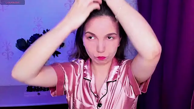 KindHazelHere  online show from February 2026 06:26:01 PM