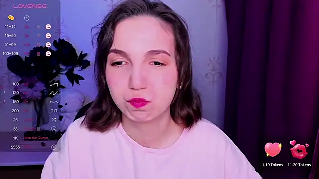 KindHazelHere  online show from February 2026 10:33:01 PM