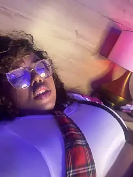 Snapshot of _nickypurple_ chatting on March 2025 06:12:01 PM nickypurple online show from March 2025 06:12:01 PM