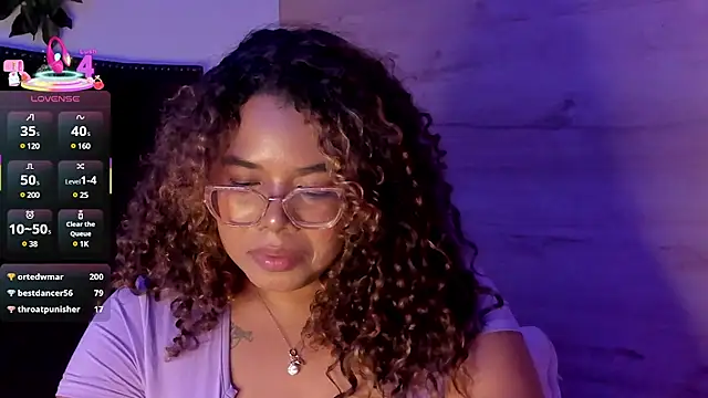 Snapshot of _nickypurple_ chatting on March 2025 06:23:01 PM nickypurple online show from March 2025 06:23:01 PM