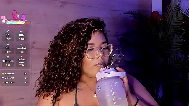 Snapshot of _nickypurple_ chatting on March 2025 03:10:02 PM nickypurple online show from March 2025 03:10:02 PM