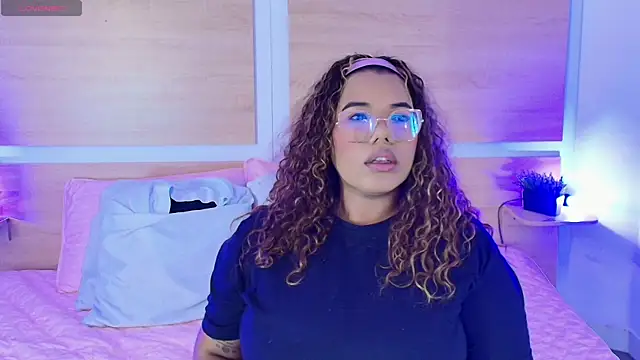 Snapshot of _nickypurple_ chatting on September 2025 06:35:01 PM nickypurple online show from September 2025 06:35:01 PM