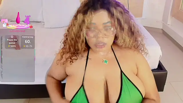 Snapshot of _nickypurple_ chatting on October 2025 07:32:01 PM nickypurple online show from October 2025 07:32:01 PM