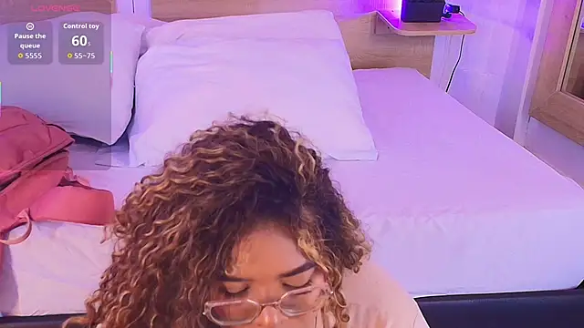 Snapshot of _nickypurple_ chatting on November 2025 06:14:01 PM nickypurple online show from November 2025 06:14:01 PM