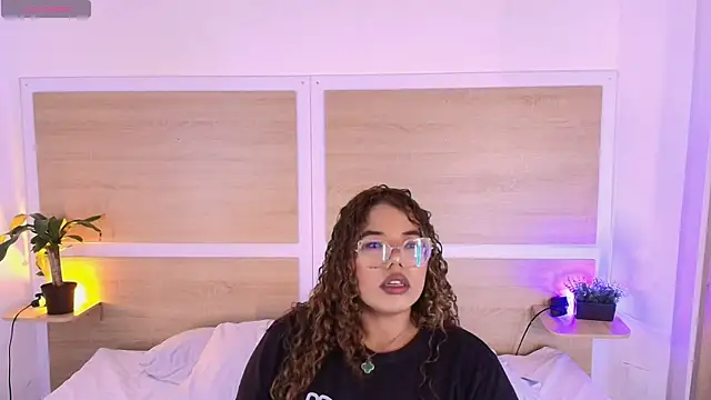 Snapshot of _nickypurple_ chatting on January 2026 07:06:02 PM nickypurple online show from January 2026 07:06:02 PM