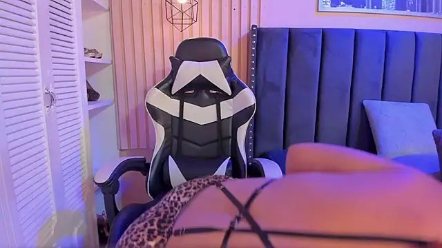 Snapshot of ashlye_miller_ chatting on November 2025 04:26:02 AM ashlye miller online show from November 2025 04:26:02 AM