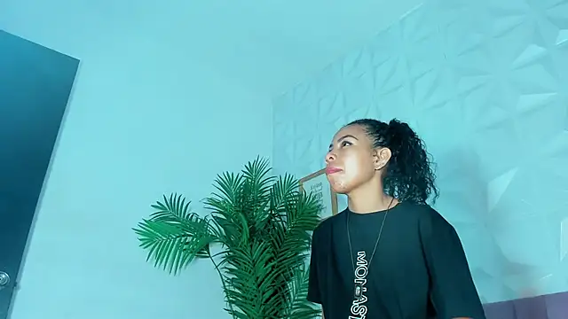 Hellen Sky online show from October 2025 07:11:01 PM