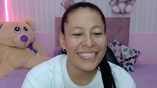 mature martina online show from November 2025 05:33:01 PM