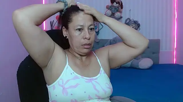 Snapshot of mature_martina chatting on May 2026 11:06:02 AM mature martina online show from May 2026 11:06:02 AM
