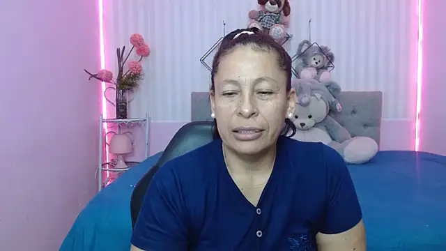 Snapshot of mature_martina chatting on May 2026 10:37:01 PM mature martina online show from May 2026 10:37:01 PM