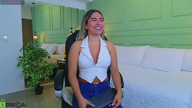 Snapshot of kataliina__ chatting on April 2026 12:00:02 PM kataliina online show from April 2026 12:00:02 PM
