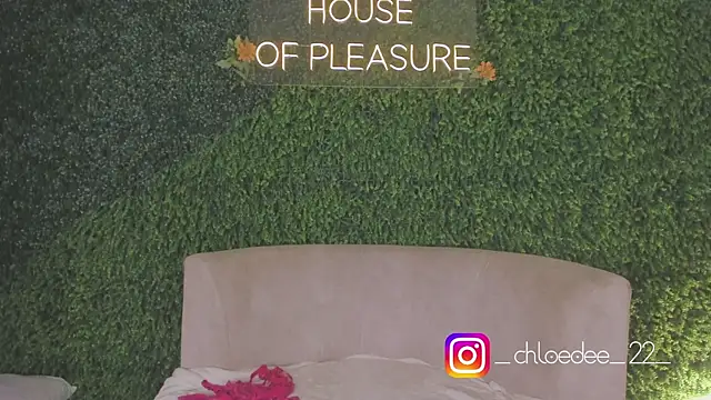 Snapshot of chloe_d chatting on October 2025 12:57:02 PM chloe d online show from October 2025 12:57:02 PM