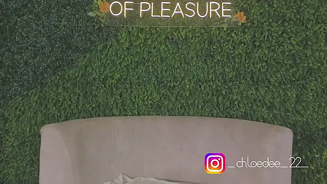 Snapshot of chloe_d chatting on October 2025 12:24:02 PM chloe d online show from October 2025 12:24:02 PM