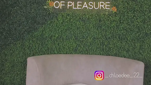 Snapshot of chloe_d chatting on October 2025 12:25:01 PM chloe d online show from October 2025 12:25:01 PM