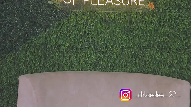 Snapshot of chloe_d chatting on October 2025 11:43:01 AM chloe d online show from October 2025 11:43:01 AM