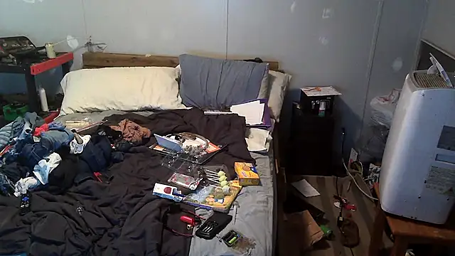 Snapshot of Bi_curious86 chatting on October 2025 12:18:01 AM Bi curious86 online show from October 2025 12:18:01 AM