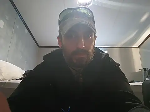 Snapshot of Bi_curious86 chatting on November 2025 06:51:01 PM Bi curious86 online show from November 2025 06:51:01 PM