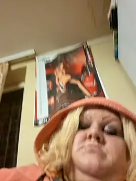 Snapshot of ducicsajsziii chatting on March 2025 05:57:01 PM ducicsajsziii online show from March 2025 05:57:01 PM