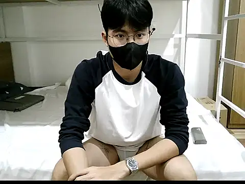 Snapshot of Gwencloudy chatting on November 2025 04:20:02 PM Gwencloudy online show from November 2025 04:20:02 PM