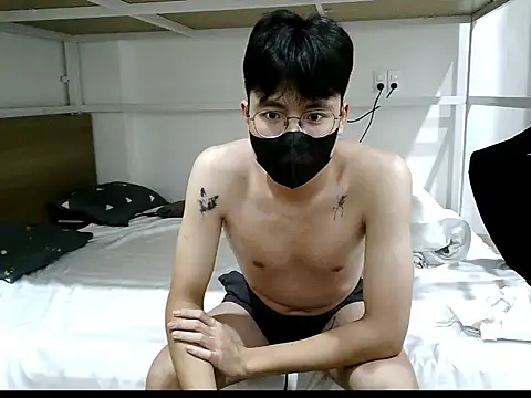 Snapshot of Gwencloudy chatting on November 2025 03:00:01 PM Gwencloudy online show from November 2025 03:00:01 PM