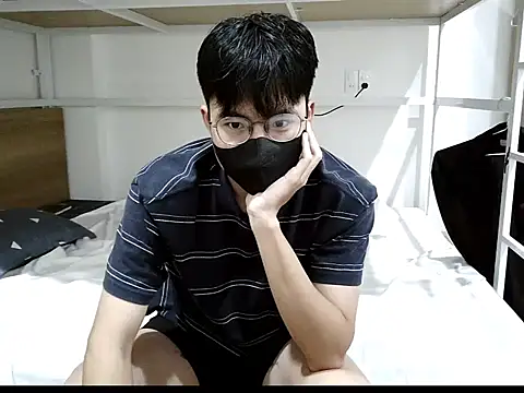 Snapshot of Gwencloudy chatting on November 2025 04:18:01 PM Gwencloudy online show from November 2025 04:18:01 PM