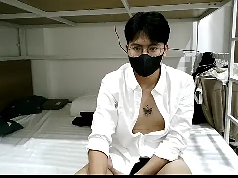 Gwencloudy online show from December 2025 03:13:02 AM