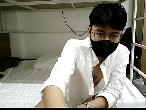 Gwencloudy online show from December 2025 04:09:01 AM