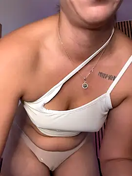 sofiah  online show from November 2025 04:44:01 PM