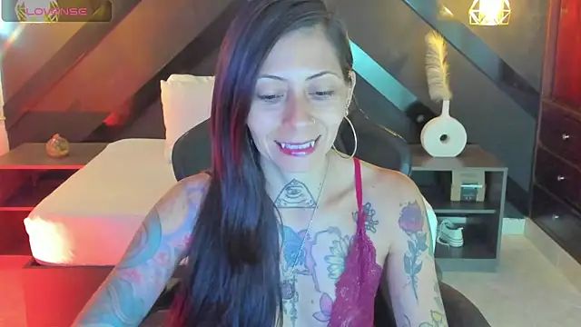 Snapshot of dark_gotica chatting on May 2026 12:32:01 PM dark gotica online show from May 2026 12:32:01 PM