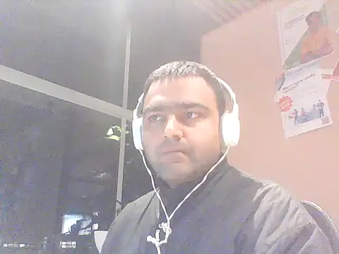 Snapshot of JohnBond009 chatting on January 2025 05:13:01 PM JohnBond009 online show from January 2025 05:13:01 PM