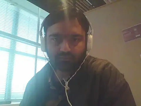 Snapshot of JohnBond009 chatting on April 2026 05:31:02 PM JohnBond009 online show from April 2026 05:31:02 PM
